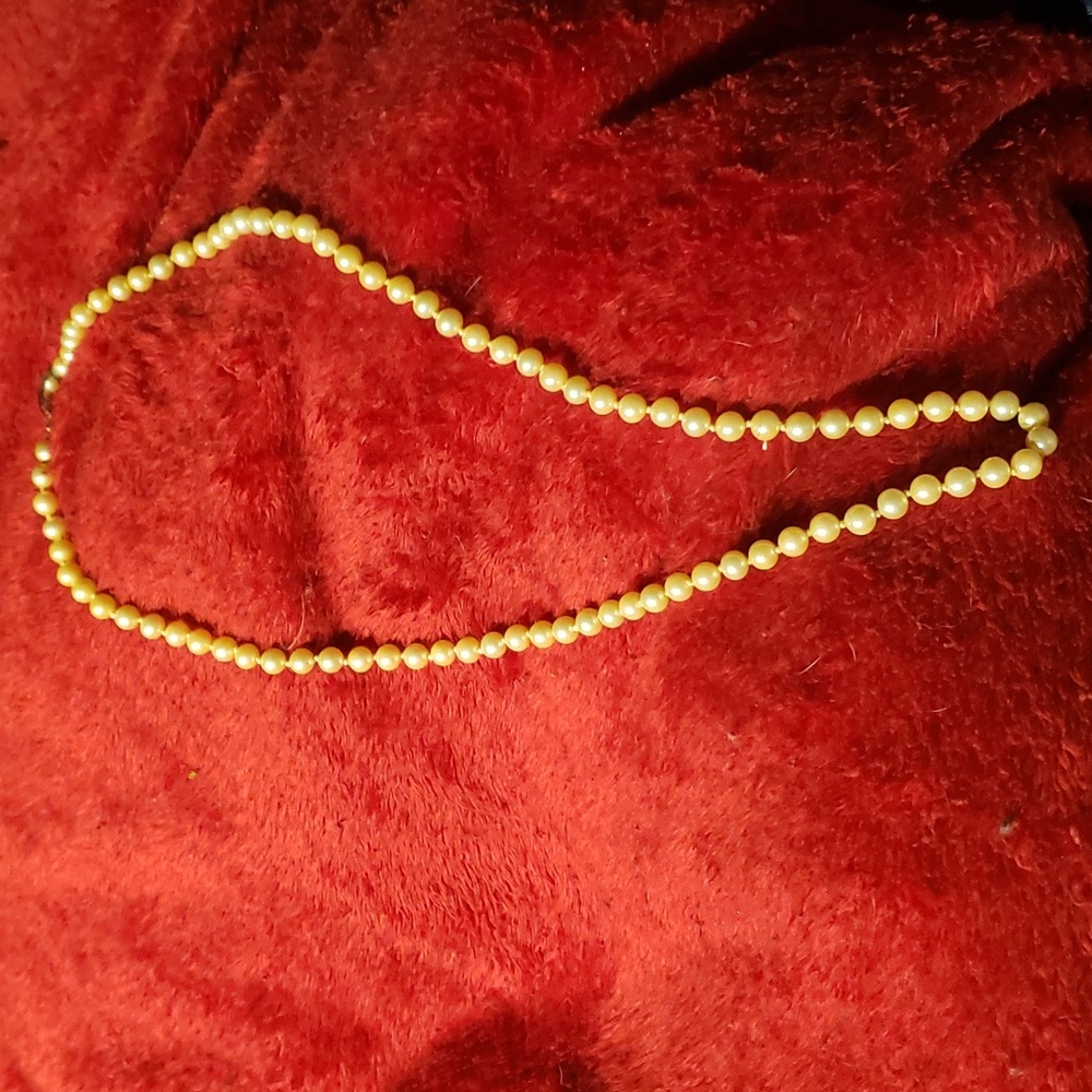 Vintage high end glass pearl necklace